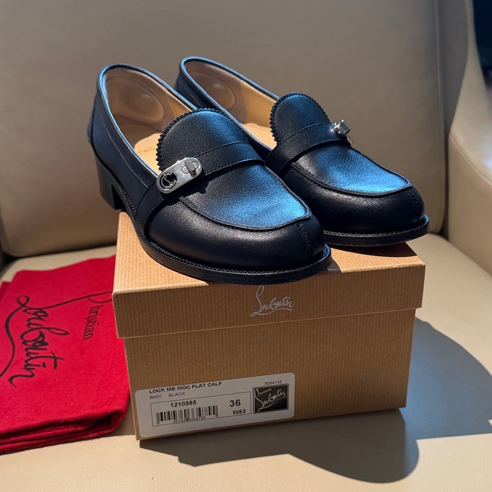 Christian Louboutin 36 EUC Lock Me Moc Black Leather loafers w box 1210585BK01